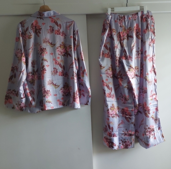 New Victoria's Secret Satin Pajama Set Lavender Floral Pattern XL - Picture 10 of 10